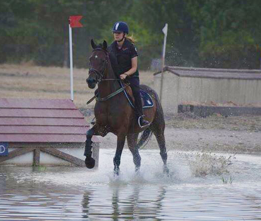 Canter Park, notre ancienne pensionnaire, fait le bonheur de sa cavalière